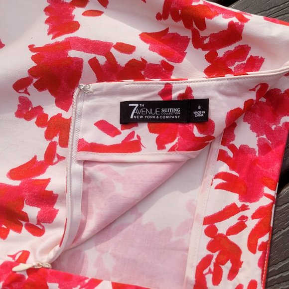 7th Avenue suiting collection Floral Skirt. Size 8,  EUC.  New York & Company - Picture 6 of 6